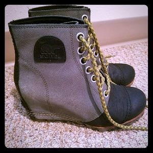 Sorel wedge boots size 6.5